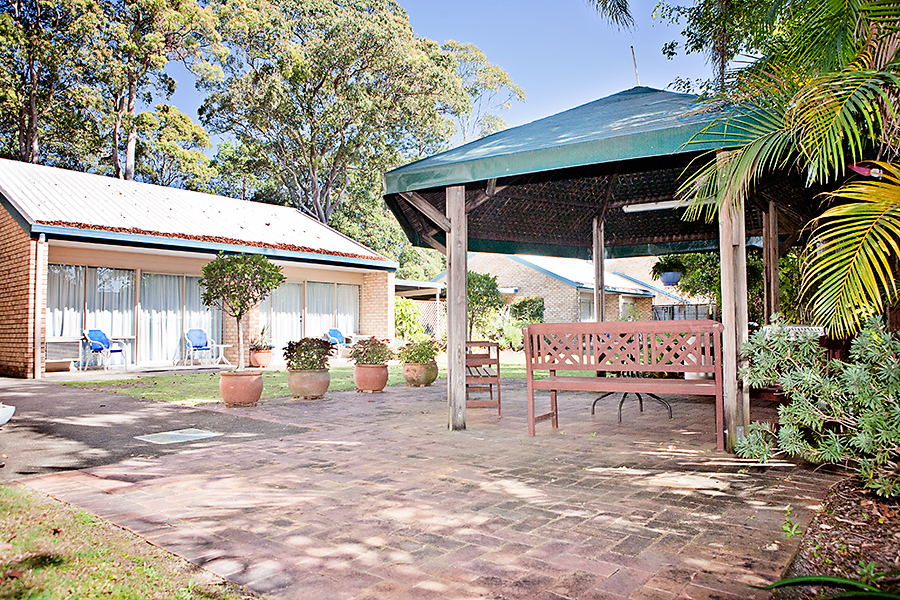 Fun picnic with family at Sunshine Coast Motor Lodge